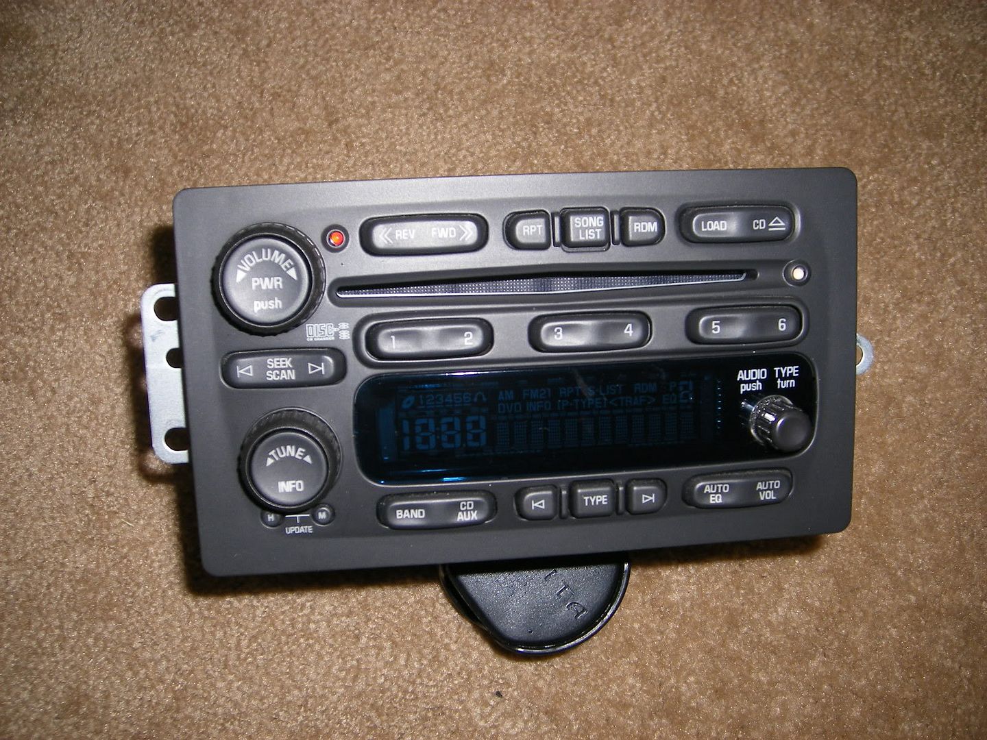 For Sale oem 6 disc in dash CD changer Chevrolet Colorado & GMC