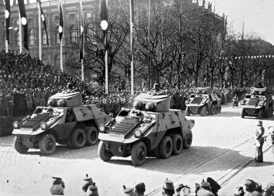 German-Armoured-Cars-Parade-Through.jpg