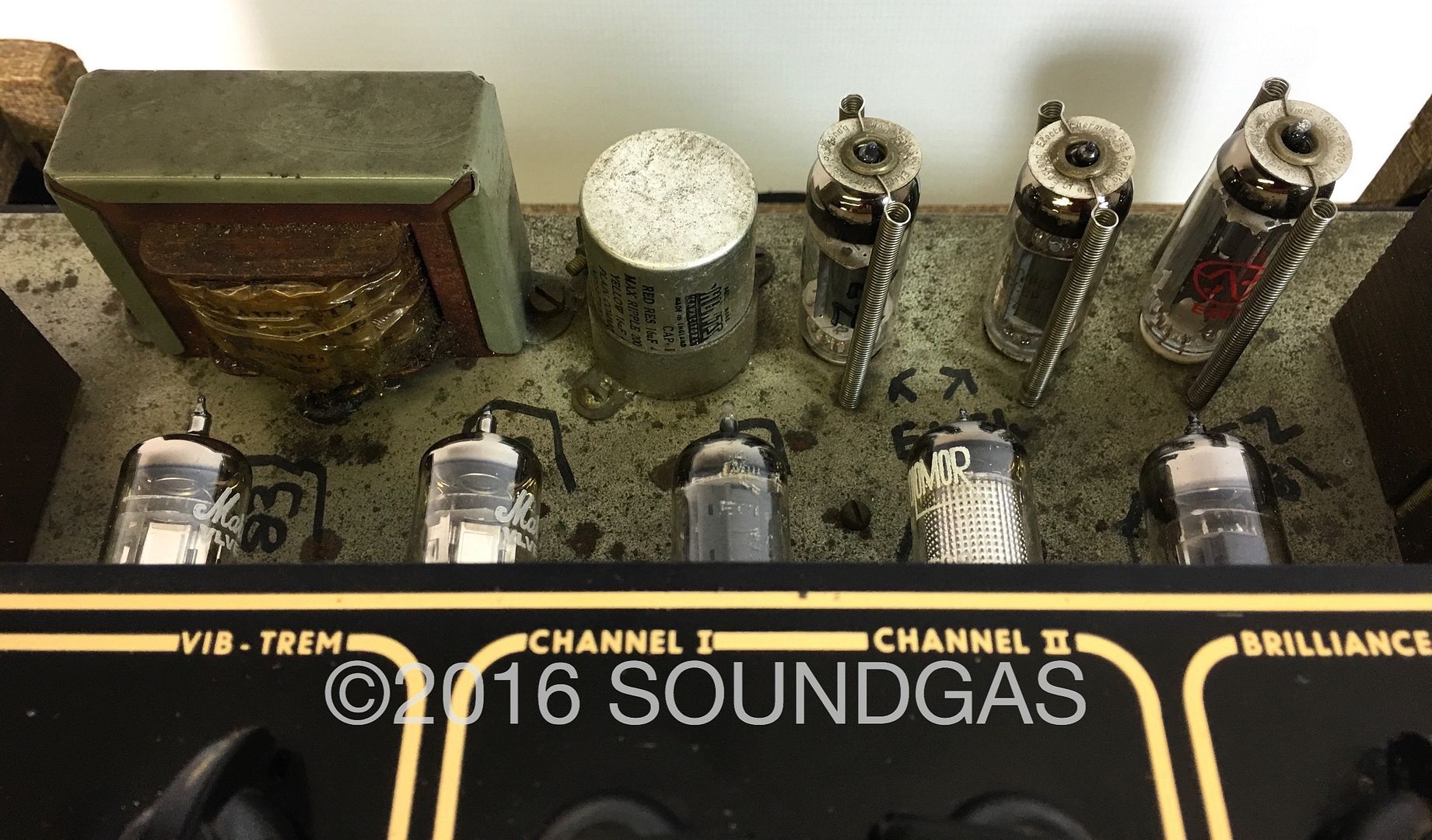  photo Vox-AC-15-Vintage-Valve-Amplifier-11.jpg